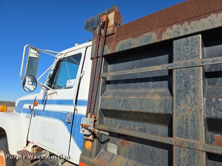 image for item EE0015 1996 International 2574 6X4 dump truck