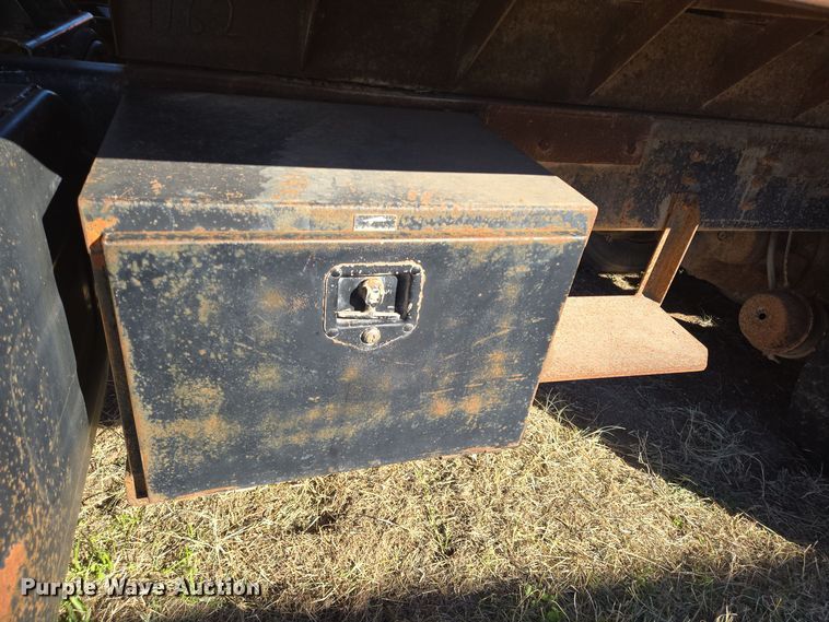 image for item EE0015 1996 International 2574 6X4 dump truck