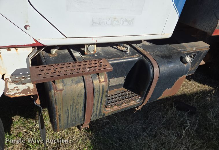 image for item EE0015 1996 International 2574 6X4 dump truck