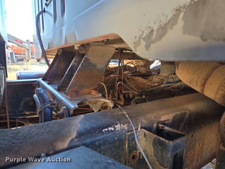 image for item EE0015 1996 International 2574 6X4 dump truck