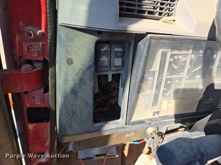 image for item EE0015 1996 International 2574 6X4 dump truck