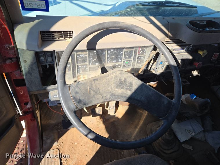 image for item EE0015 1996 International 2574 6X4 dump truck