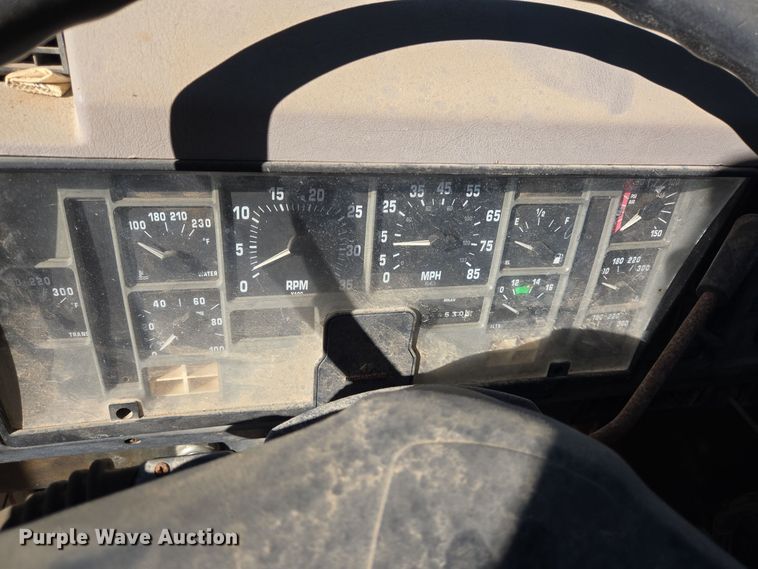 image for item EE0015 1996 International 2574 6X4 dump truck