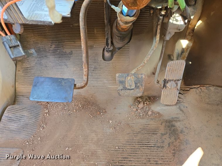 image for item EE0015 1996 International 2574 6X4 dump truck