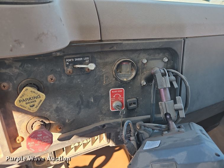 image for item EE0015 1996 International 2574 6X4 dump truck