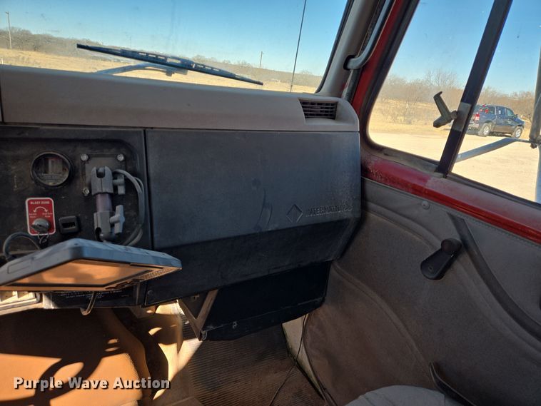 image for item EE0015 1996 International 2574 6X4 dump truck