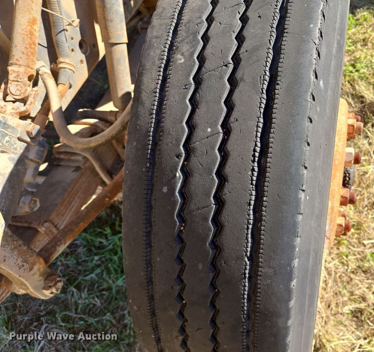 image for item EE0015 1996 International 2574 6X4 dump truck