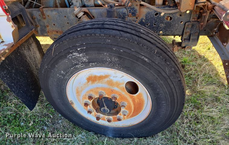 image for item EE0015 1996 International 2574 6X4 dump truck