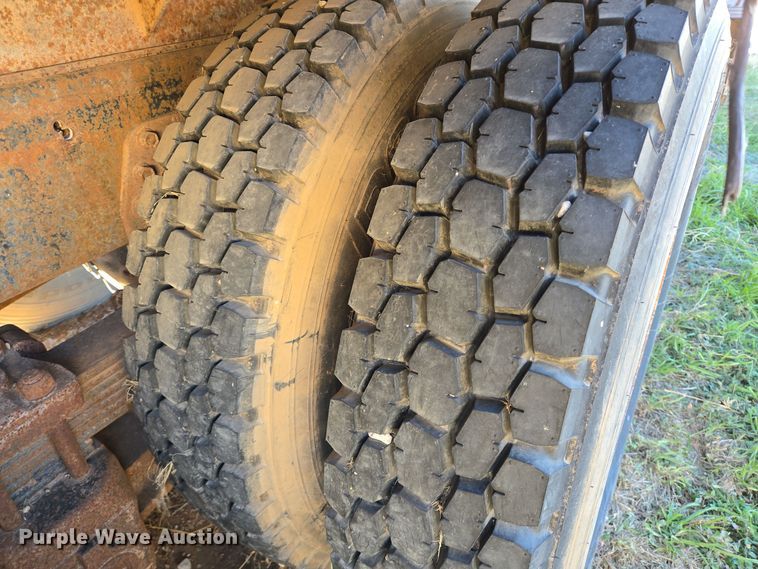 image for item EE0015 1996 International 2574 6X4 dump truck