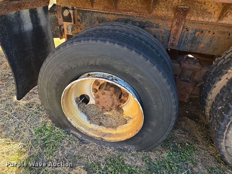 image for item EE0015 1996 International 2574 6X4 dump truck