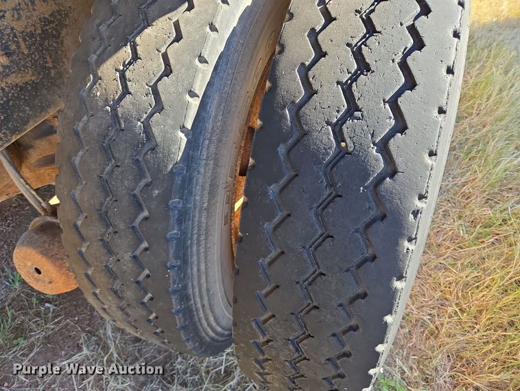 image for item EE0015 1996 International 2574 6X4 dump truck