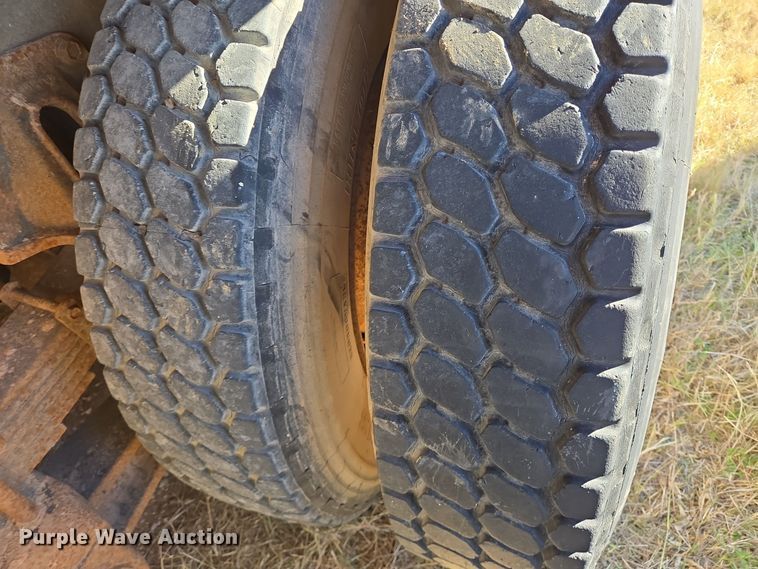 image for item EE0015 1996 International 2574 6X4 dump truck