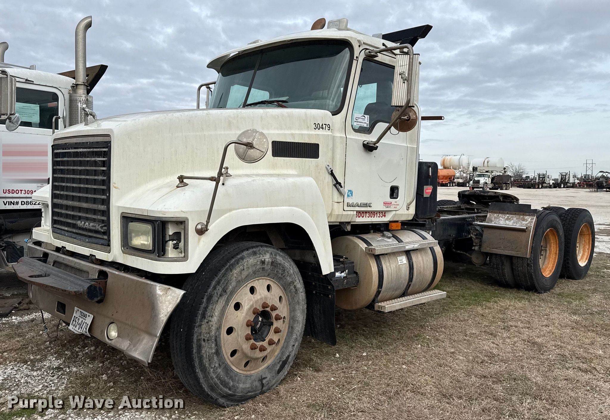 2009 Mack CHU613 semi truck in Gainesville, TX | Item DJ0893