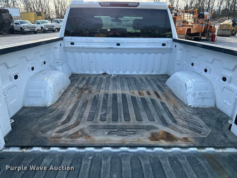 image for item DF8451 2019 Chevrolet Silverado 1500 Crew Cab pickup truck