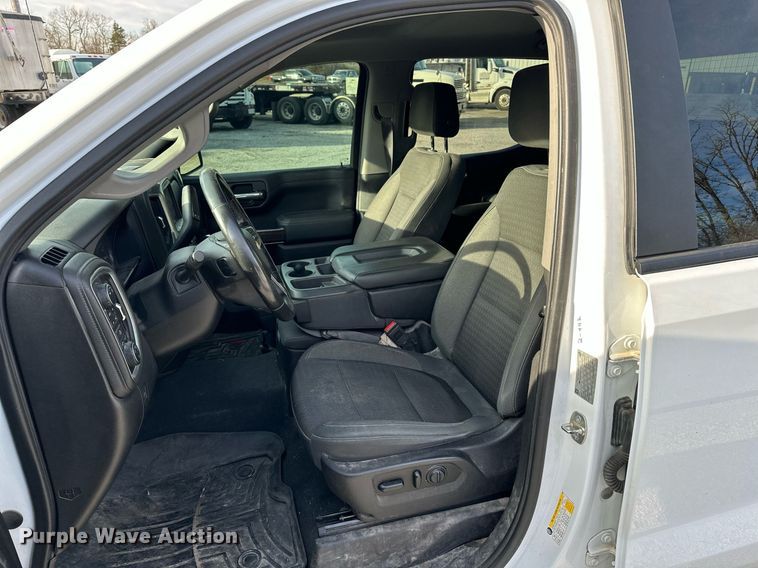 image for item DF8451 2019 Chevrolet Silverado 1500 Crew Cab pickup truck