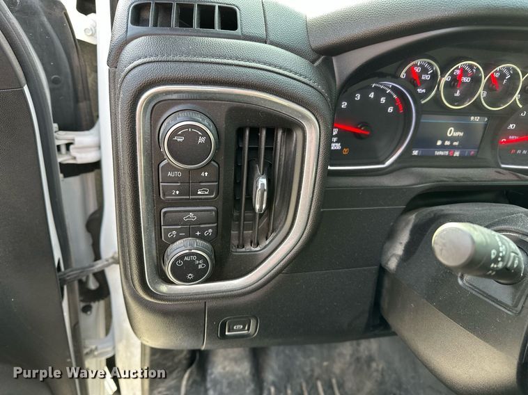 image for item DF8451 2019 Chevrolet Silverado 1500 Crew Cab pickup truck