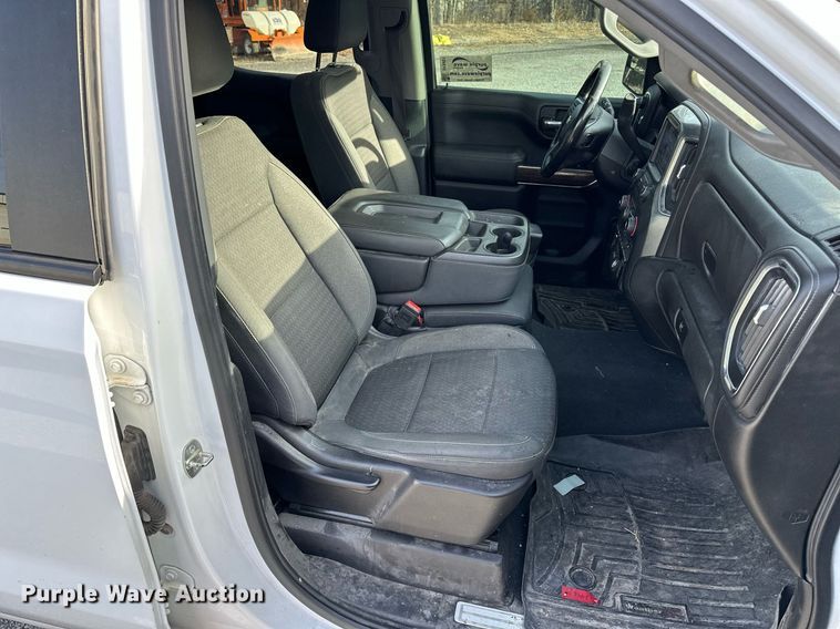 image for item DF8451 2019 Chevrolet Silverado 1500 Crew Cab pickup truck