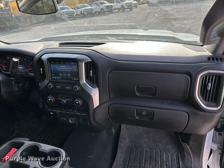 image for item DF8451 2019 Chevrolet Silverado 1500 Crew Cab pickup truck