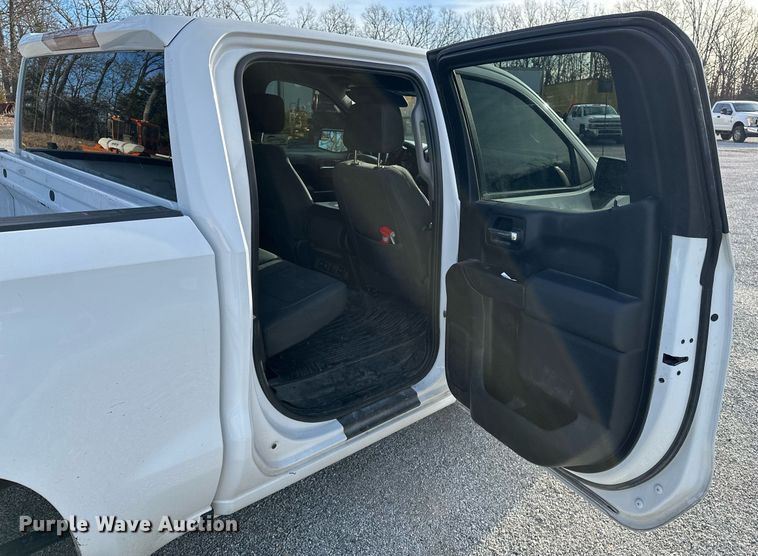 image for item DF8451 2019 Chevrolet Silverado 1500 Crew Cab pickup truck