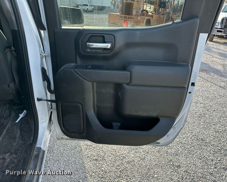 image for item DF8451 2019 Chevrolet Silverado 1500 Crew Cab pickup truck