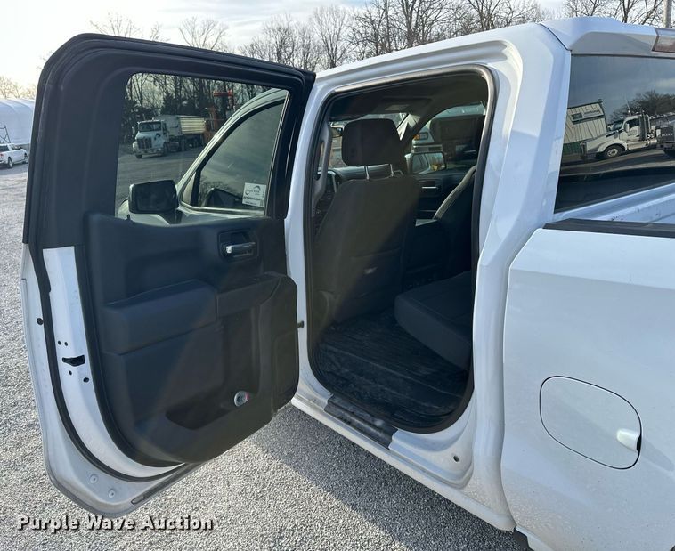 image for item DF8451 2019 Chevrolet Silverado 1500 Crew Cab pickup truck