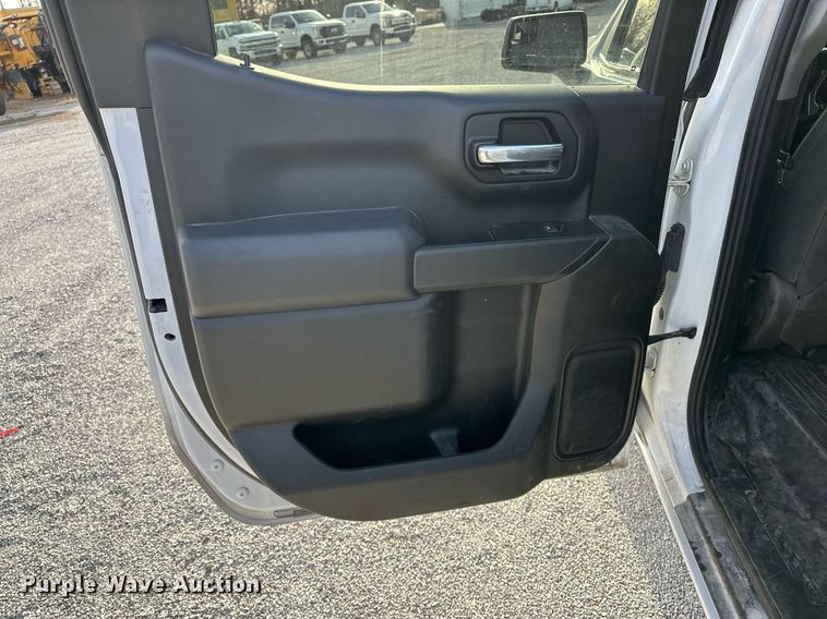 image for item DF8451 2019 Chevrolet Silverado 1500 Crew Cab pickup truck