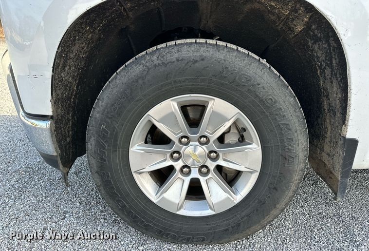 image for item DF8451 2019 Chevrolet Silverado 1500 Crew Cab pickup truck