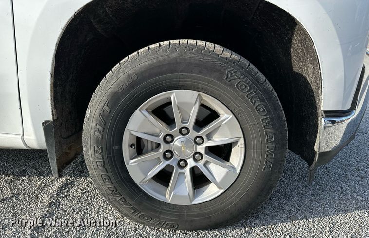 image for item DF8451 2019 Chevrolet Silverado 1500 Crew Cab pickup truck