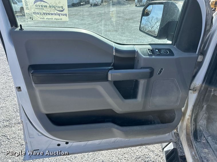 image for item DF8458 2019 Ford F150 SuperCab pickup truck