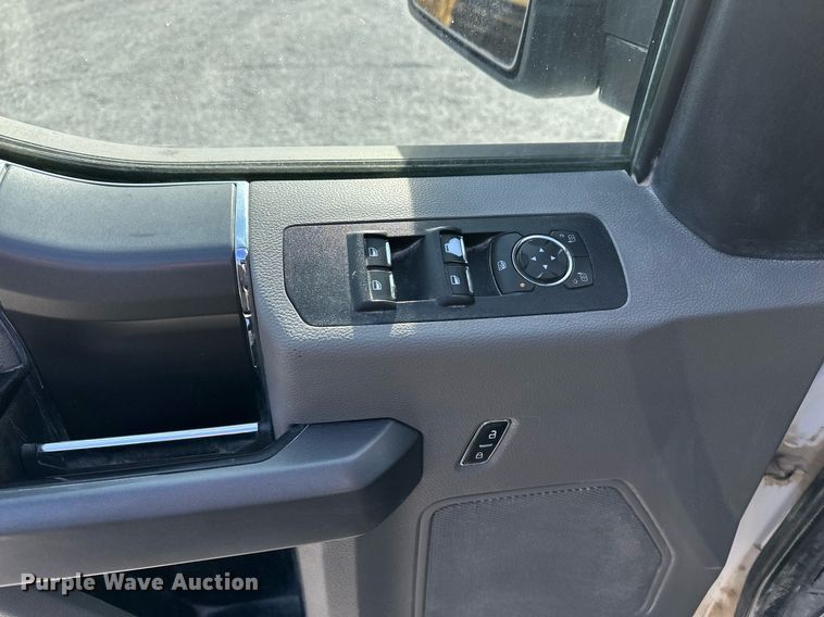 image for item DF8458 2019 Ford F150 SuperCab pickup truck