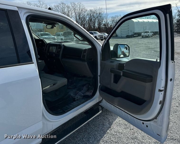 image for item DF8458 2019 Ford F150 SuperCab pickup truck