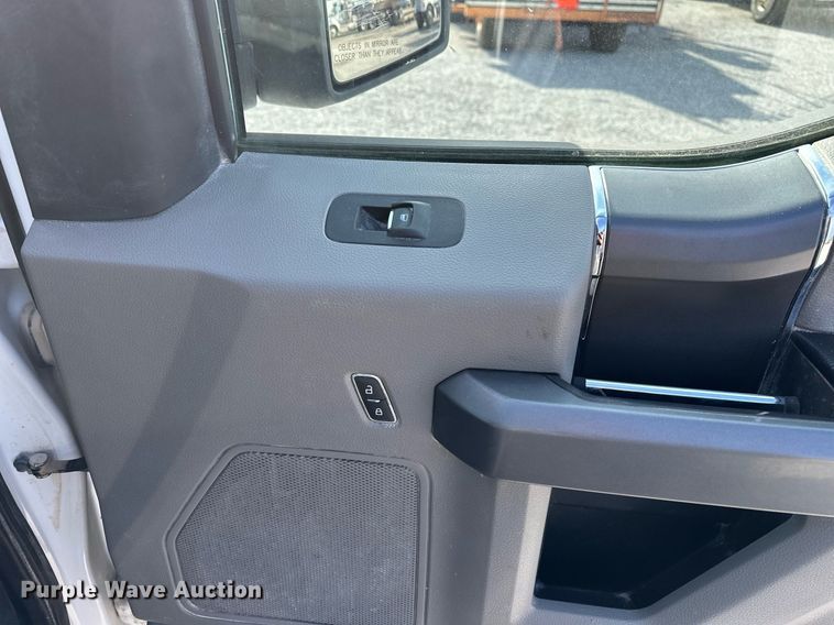 image for item DF8458 2019 Ford F150 SuperCab pickup truck