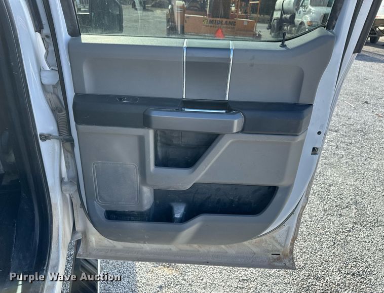 image for item DF8458 2019 Ford F150 SuperCab pickup truck