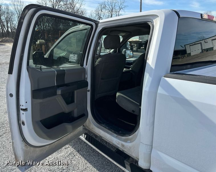 image for item DF8458 2019 Ford F150 SuperCab pickup truck