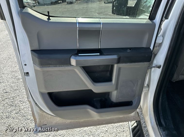 image for item DF8458 2019 Ford F150 SuperCab pickup truck