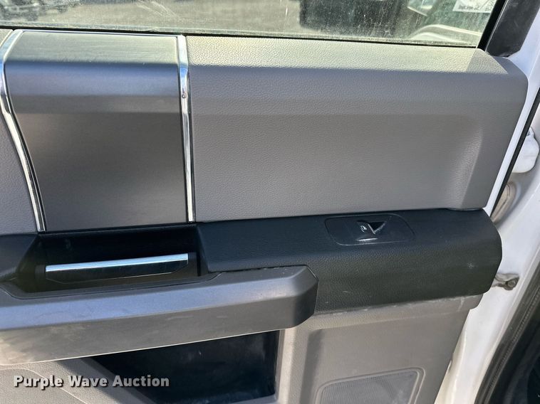 image for item DF8458 2019 Ford F150 SuperCab pickup truck