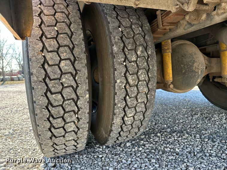 image for item DF8459 2005 Blue Bird Vision school bus