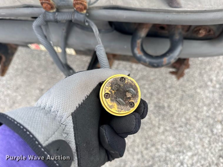 image for item DH9770 2002 Ford F550 flatbed truck