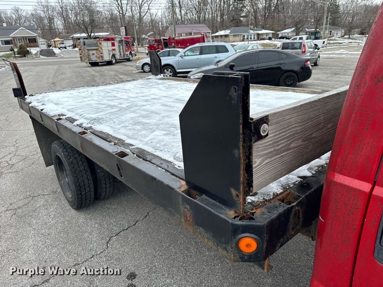 image for item DH9770 2002 Ford F550 flatbed truck