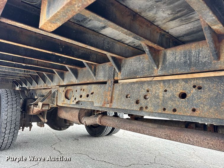 image for item DH9770 2002 Ford F550 flatbed truck