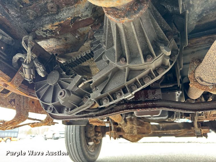 image for item DH9770 2002 Ford F550 flatbed truck