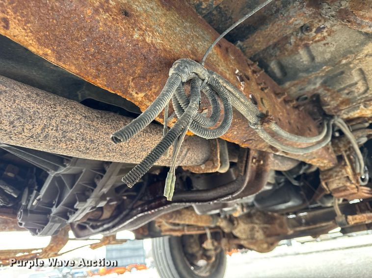 image for item DH9770 2002 Ford F550 flatbed truck