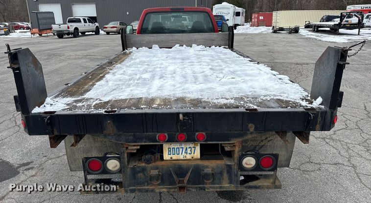 image for item DH9770 2002 Ford F550 flatbed truck
