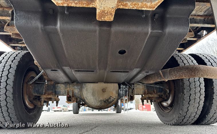 image for item DH9770 2002 Ford F550 flatbed truck