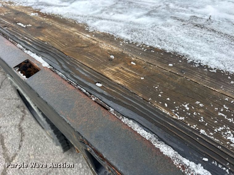 image for item DH9770 2002 Ford F550 flatbed truck