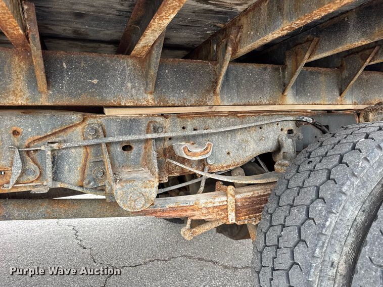 image for item DH9770 2002 Ford F550 flatbed truck