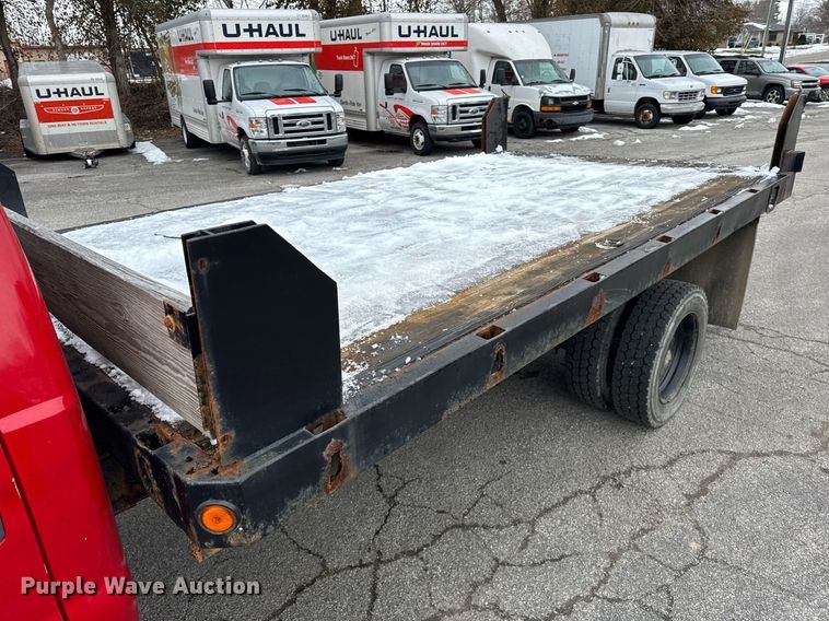 image for item DH9770 2002 Ford F550 flatbed truck