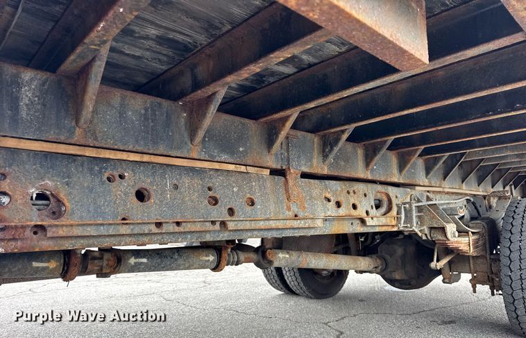 image for item DH9770 2002 Ford F550 flatbed truck