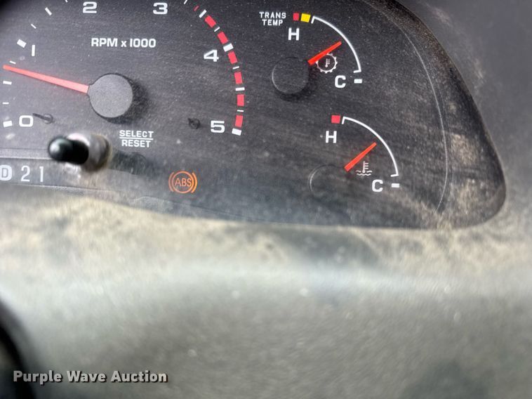 image for item DH9770 2002 Ford F550 flatbed truck