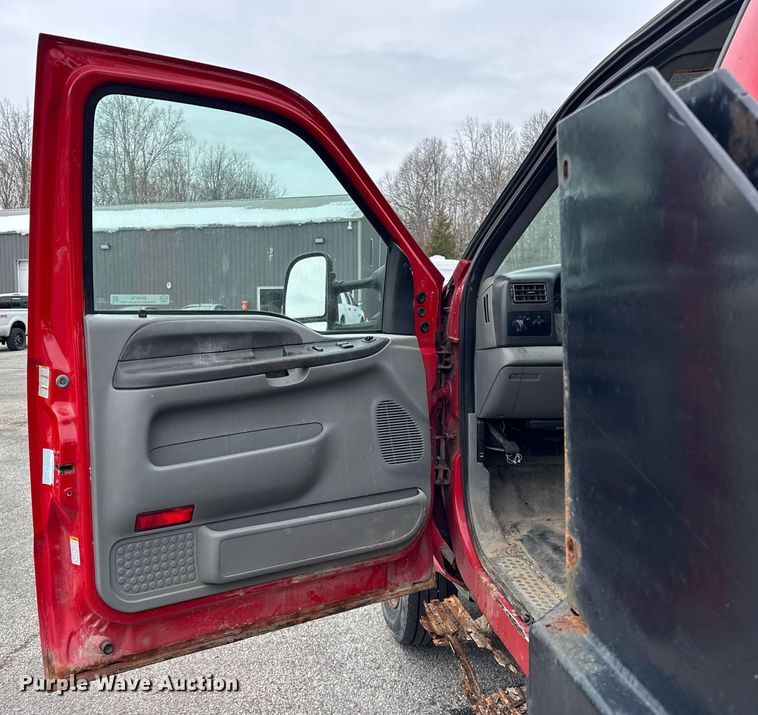 image for item DH9770 2002 Ford F550 flatbed truck